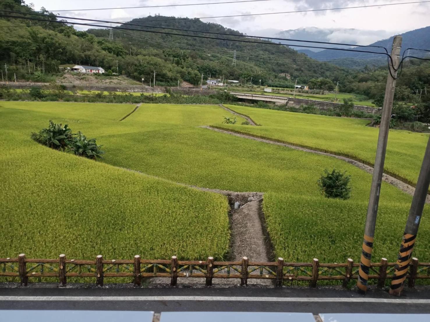 十畝田山莊會館 Chishang Exterior foto